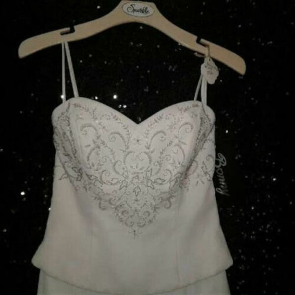 Bonny wedding dress Size 6 NWT StyleNo.436/767 OBO